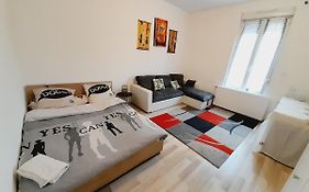 Une Chambre De 20M2 Chez Les Habitants